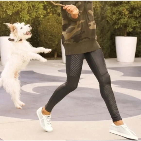 Spanx Faux Leather Moto Leggings Black Size XS Petite NWT New - Picture 3 of 16